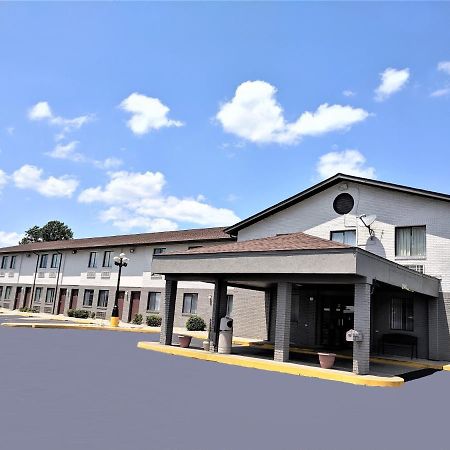 Americas Best Value Inn West Frankfort Exterior photo