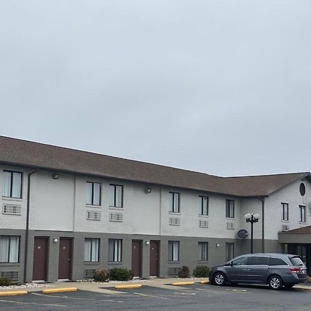 Americas Best Value Inn West Frankfort Exterior photo