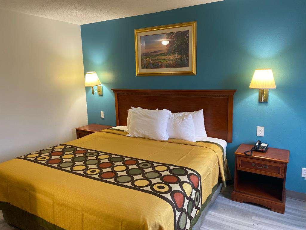 Americas Best Value Inn West Frankfort Room photo
