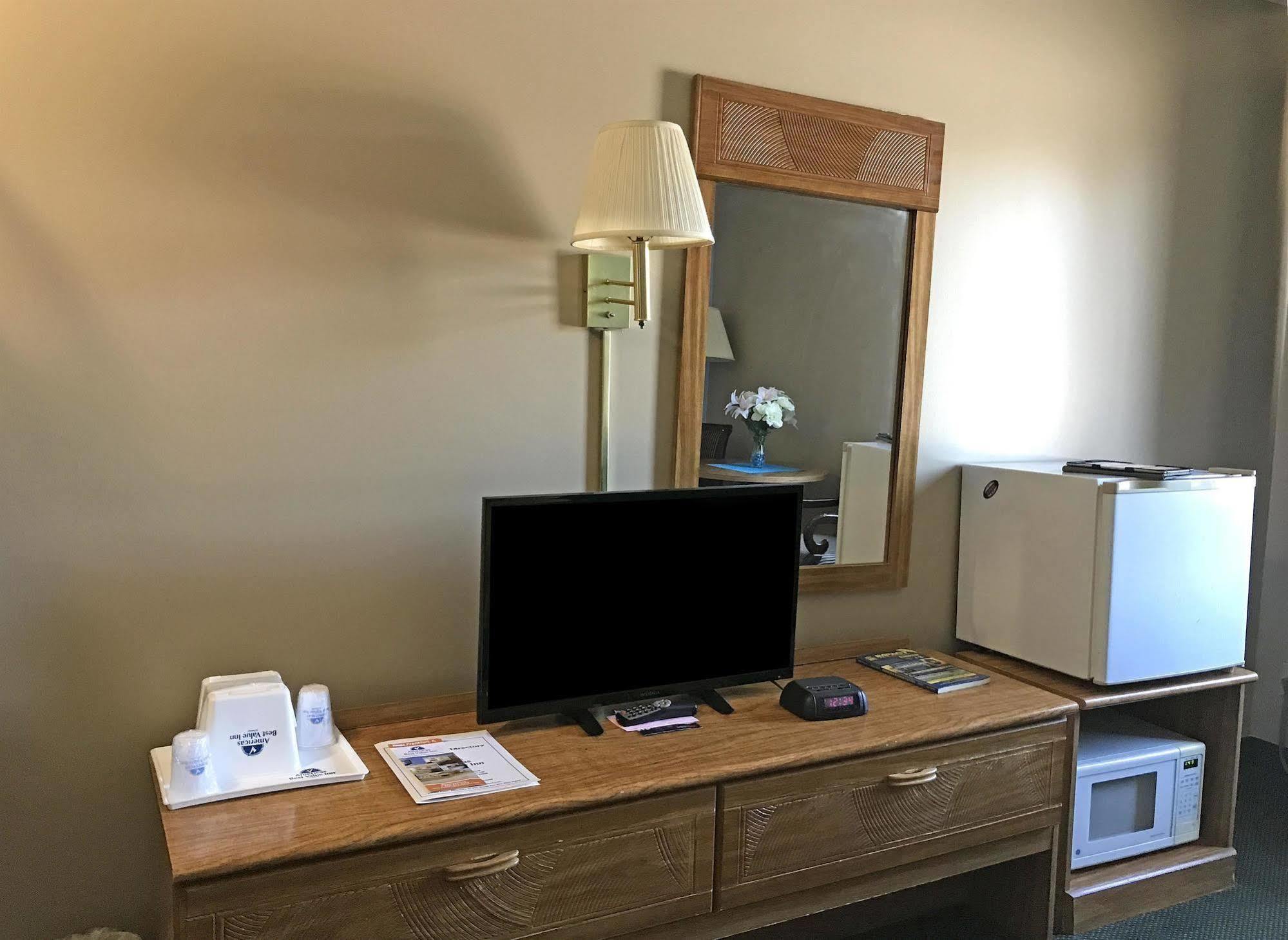 Americas Best Value Inn West Frankfort Exterior photo