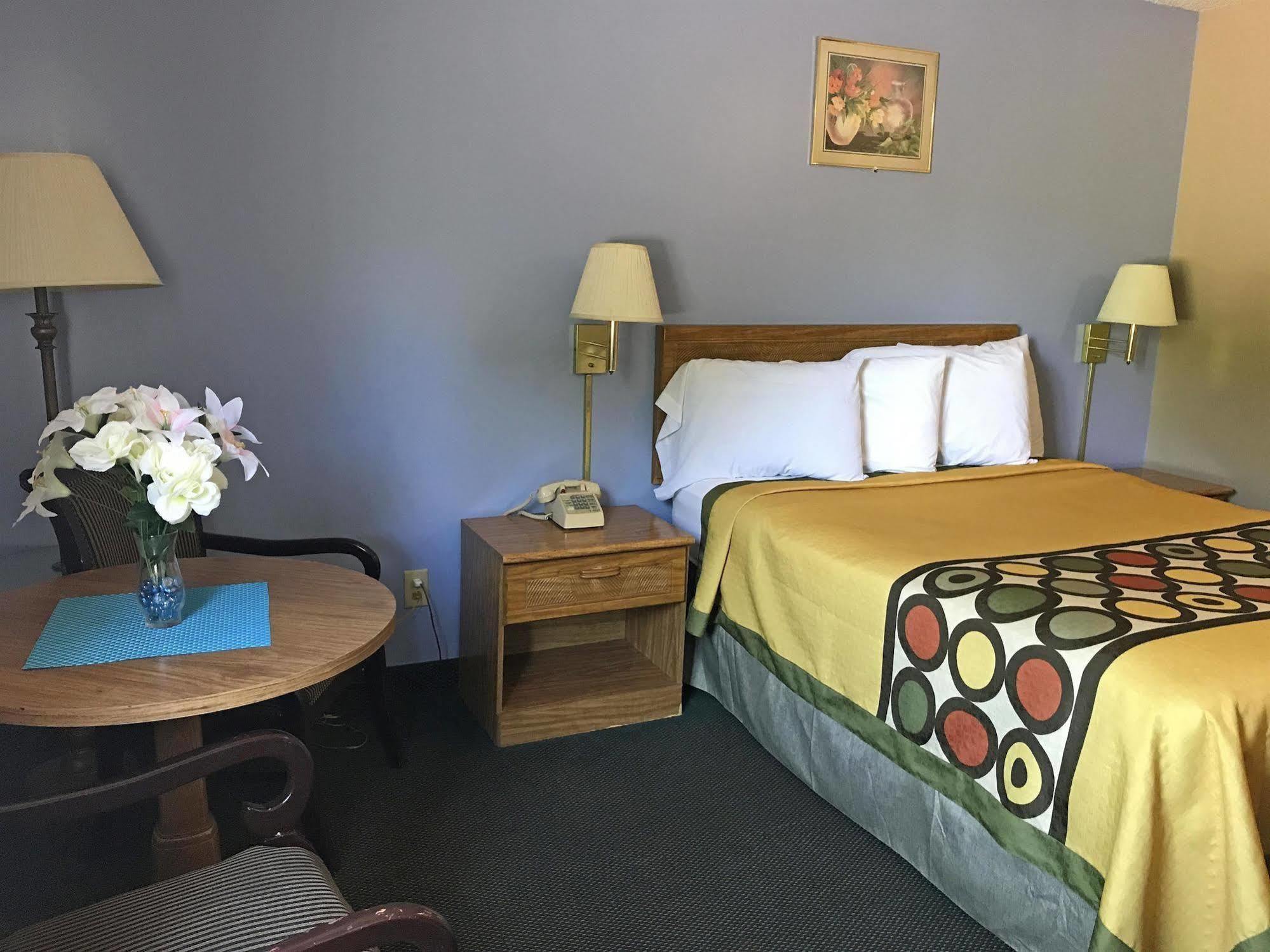 Americas Best Value Inn West Frankfort Exterior photo
